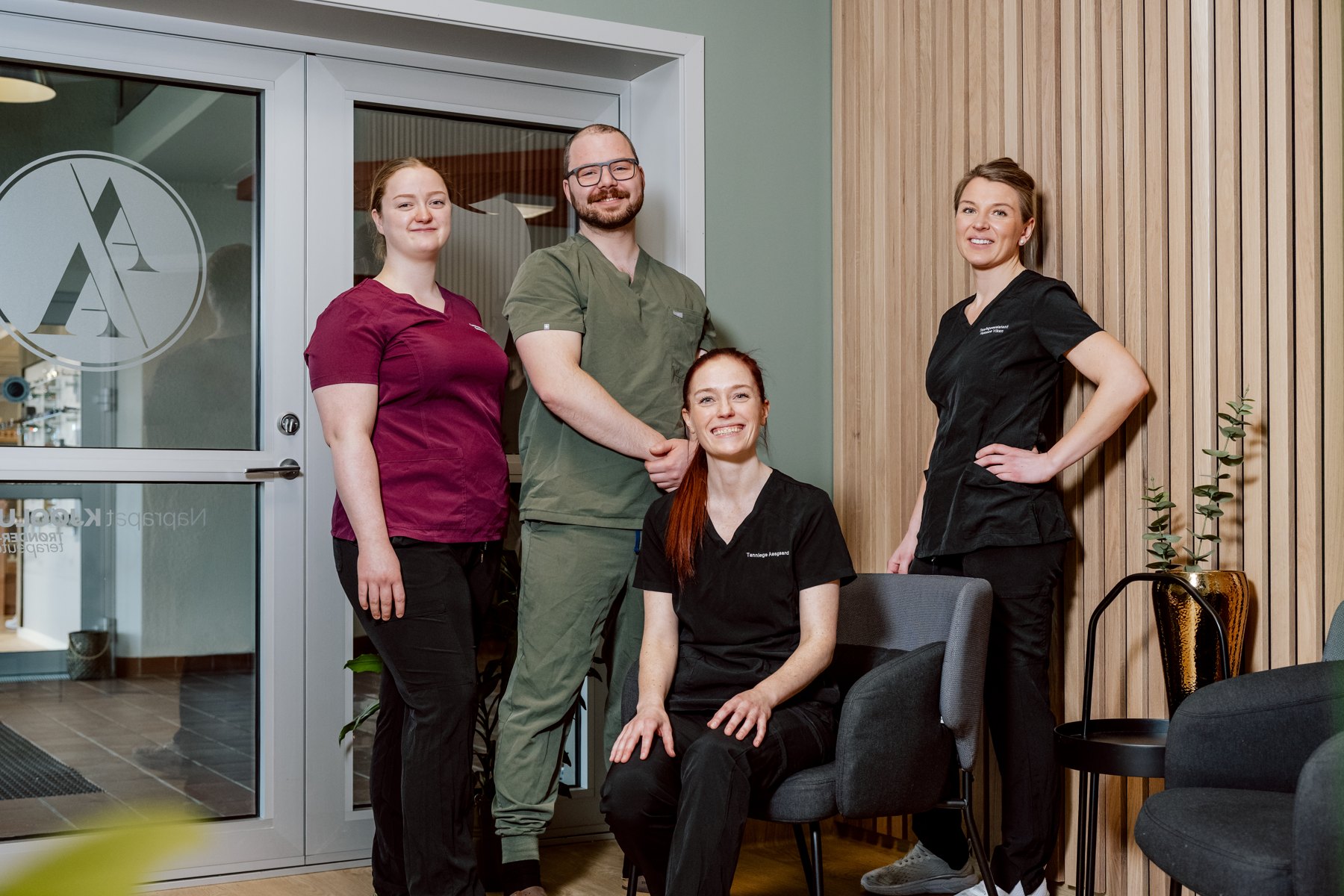 Teamet hos Tannlege Aasgaard i klinikkens lokaler i Overhalla